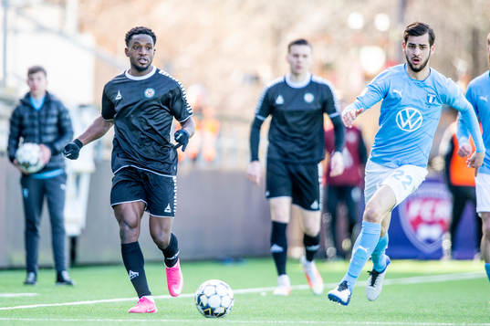 Örebros Kevin Wright mot Malmö FFs Adi Nalic