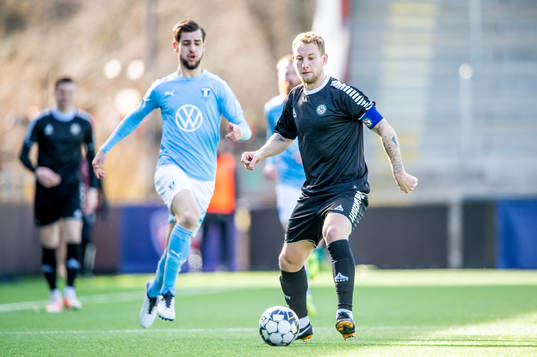 Malmö FFs Adi Nalic mot Örebros Andreas Skovgaard