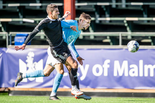 Malmö FFs Veljko Birmancevic mot Örebros Hussein Ali