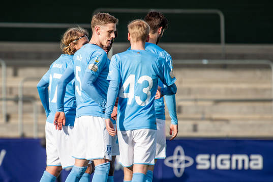 Malmö FFs Sören Rieks jublar med lagkamraterna
