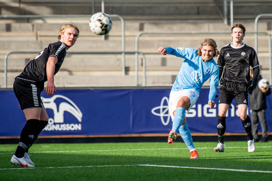 Malmö FFs Sebastian Nanasi på väg att assistera till 2-0