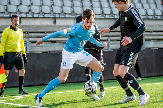 Malmö FFs Adi Nalic mot Örebros Jonathan Johnsson  och