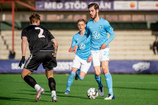 Malmö FFs Adi Nalic mot Örebros Daniel Björnqvist