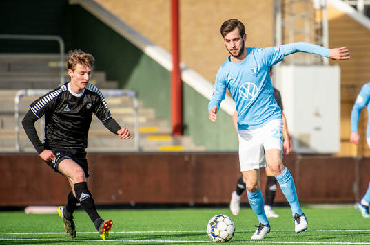Örebros Noel Milleskog mot Malmö FFs Adi Nalic