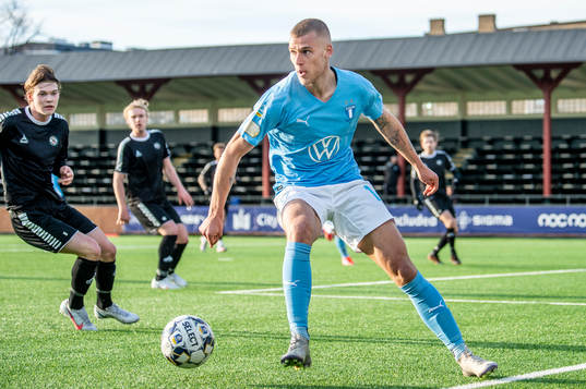 Malmö FFs Felix Beijmo mot Örebros Jonathan Johnsson