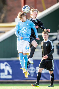 Malmö FFs Hugo Bolin mot Örebros Elton Vallberg