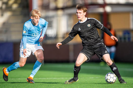 Malmö FFs Emil Lindman mot Örebros Noel Milleskog