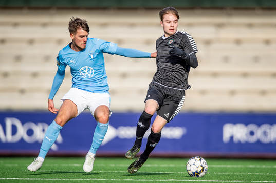 Malmö FFs Pavle Vagic mot Örebros Joel Andersson Segerlind