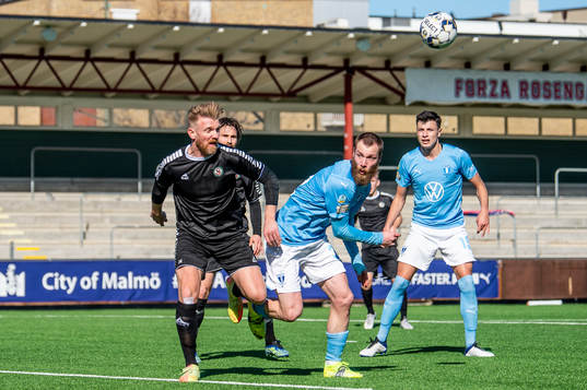Örebros Michael Almebäck mot Malmö FFs Jo Inge Berget