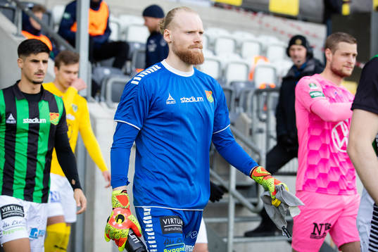 GAIS målvakt Mathias Karlsson innan träningsmatchen i