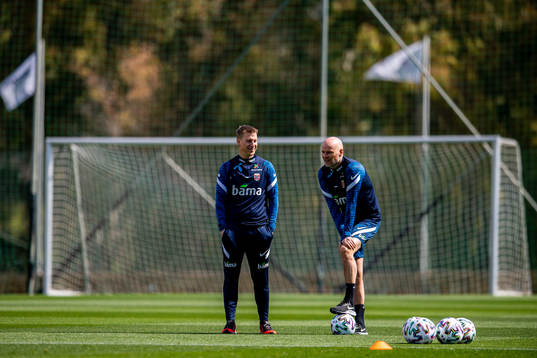Leif Gunnar Smerud, U21 head coach, and Ståle Solbakken,