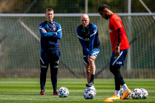 Leif Gunnar Smerud, U21 head coach, and Ståle Solbakken,