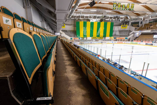 Tomma läktare i A3 arena