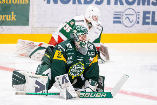 Björklövens målvakt Isak Mantler och Moras målvakt