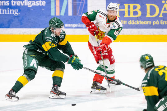 Björklövens Sebastian Selin och Moras Daniel Ljungren i