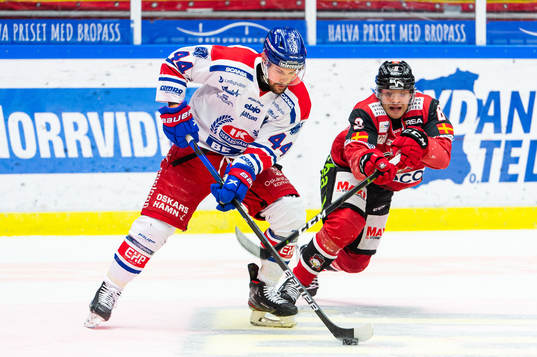 Oskarshamns Nolan Zajac och Malmö Redhawks Johan Olofsson