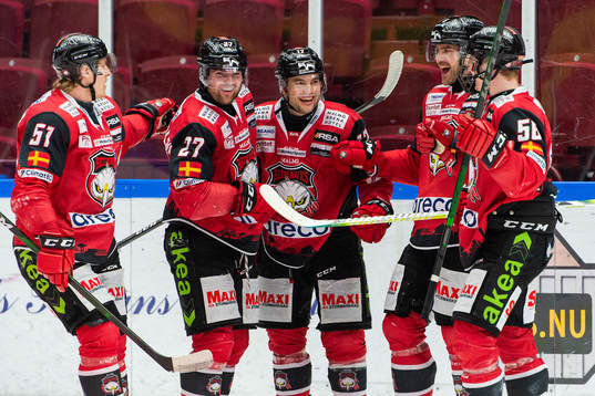 Malmö Redhawks Pathrik Westerholm jublar med lagkamrater