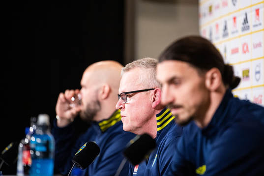 Janne Andersson and Zlatan Ibrahimovic of the Swedish