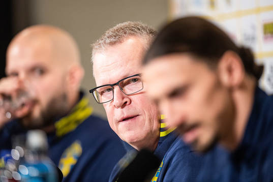 Janne Andersson and Zlatan Ibrahimovic of the Swedish