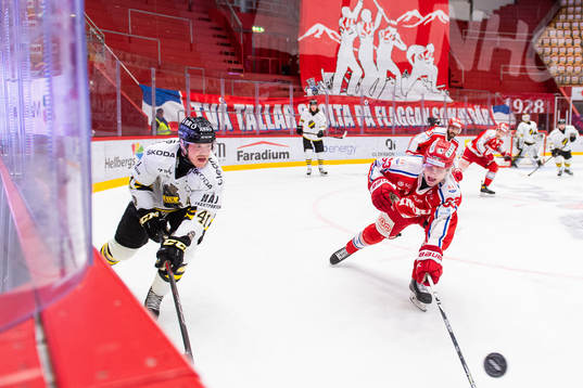 s Johan Johnsson och Timrås Erik Walli Walterholm