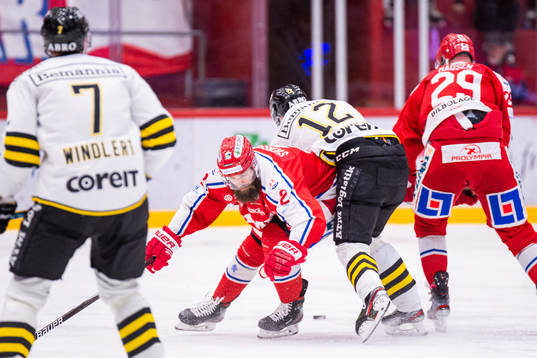 s Max Lindholm