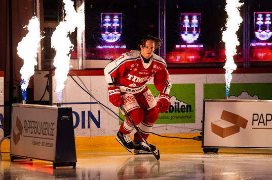 Timrås Marcus Hardegård gör entre på isen