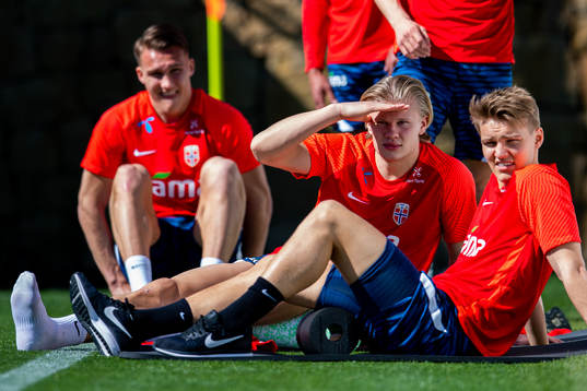 Bläddra bland fler bilder av Football, FIFA World Cup Qualifier, Norway, training