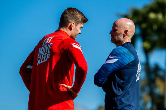 Alexander Sørloth and Ståle Solbakken, head coach of the