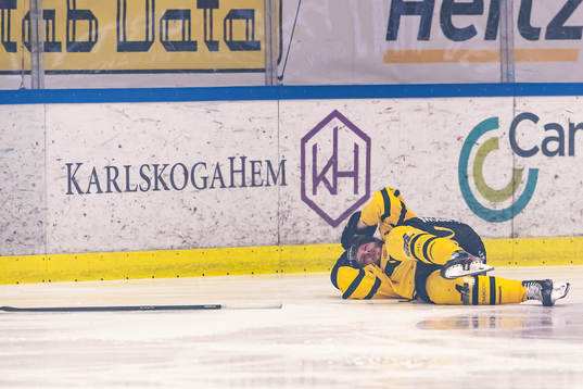 Västerås Lukas Zetterberg har ont