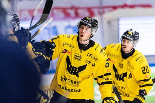 Västerås Simon Åkerström jublar