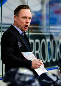 Karlskogas huvudtränare Karl Helmersson