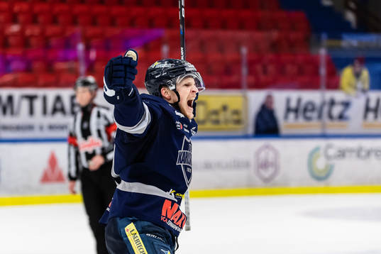 Karlskogas Mikael Eriksson jublar