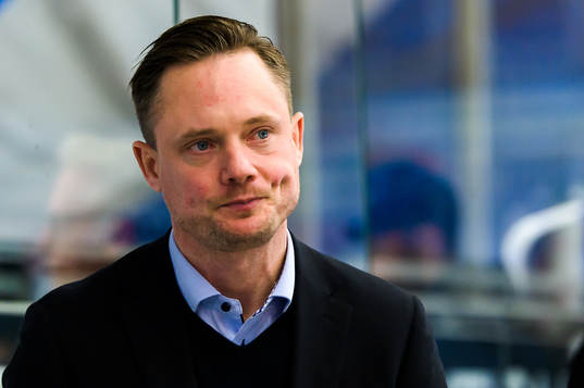 Karlskogas huvudtränare Karl Helmersson