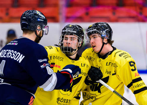 Karlskogas Alexander Leandersson i bråk med Västerås