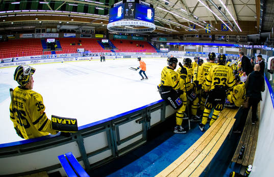 Västerås målvakt Emil Kruse och resten av laget