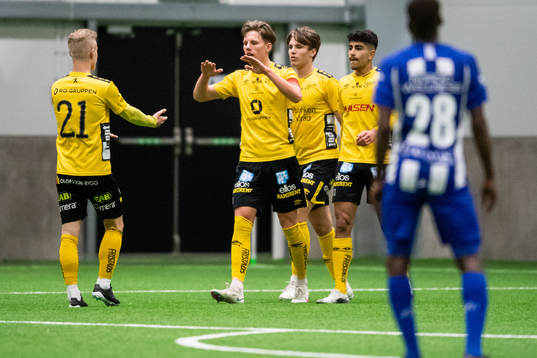 Elfsborgs Noah Söderberg jublar med lagkamrater