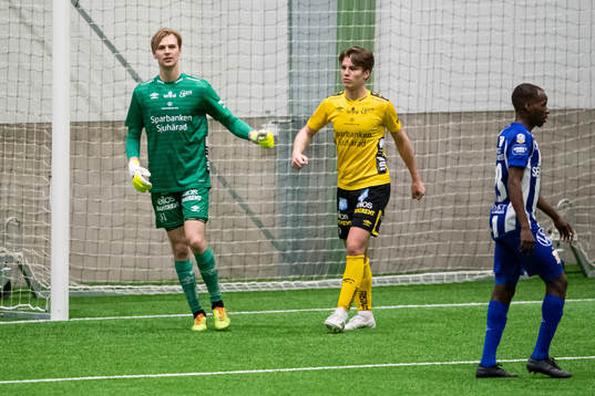 Elfsborgs målvakt Simon Andersson och Oliver Zandén jublar