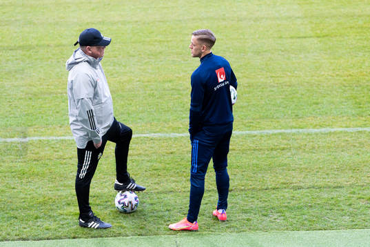 Head coach Janne Andersson and Jesper Karlsson of the