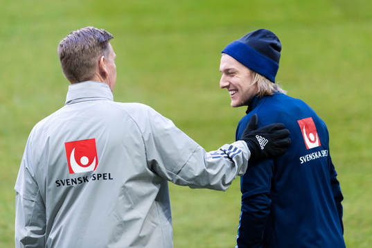 Assistant coach Peter Wettergren and Emil Forsnberg of the