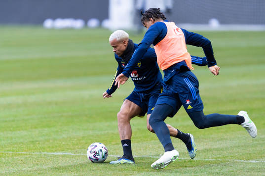 Robin Quaison and Dejan Kulusevski of the Swedish national