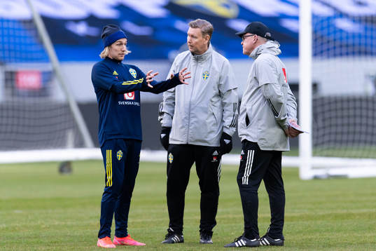 Emil Forsberg, assitant coach Peter Wettergren and head