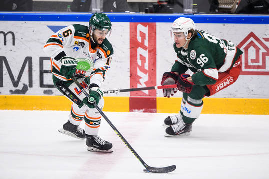 Kristianstads David Levin och Väsbys Lubomir Fetkovic
