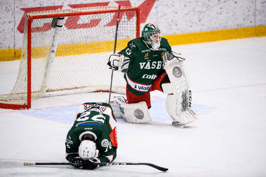 Väsbys Linus Ryttar och Paul Bittner deppar