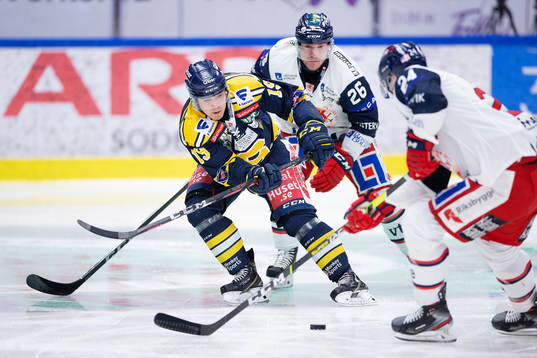 Södertäljes Lucas Carlsson och Västerviks Connor Jones