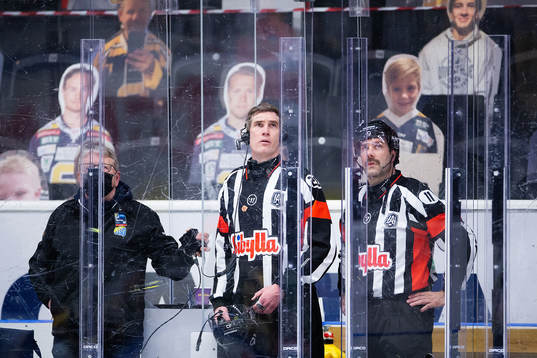 Domare Jimmy Dahmén och  domare Daniel Wessner