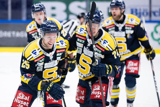 Södertäljes Christopher Bengtsson jublar med Rasmus