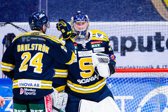 Södertäljes Jacob Dahlström och målvakt Jussi Rynnäs