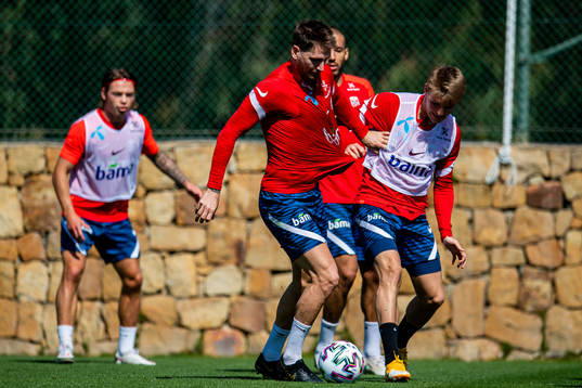 Stefan Strandberg and Martin Ødegaard of the Norwegian