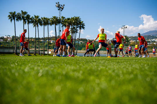 Kristian Thorstvedt and players of the Norwegian national