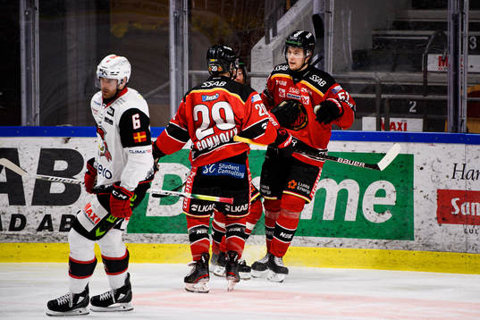 Luleås Jack Connolly och Filip Hållander jublar